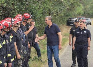 VUČIĆ U DELIBLATSKOJ PEŠČARI: Obilazi područje zahvaćeno požarom (FOTO/VIDEO) vucic-u-deliblatskoj-pescari:-obilazi-podrucje-zahvaceno-pozarom-(foto/video)