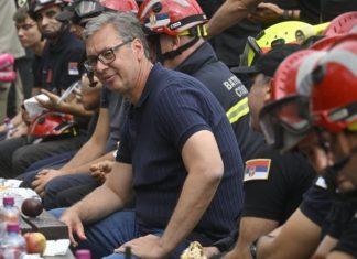 VUČIĆ RASTURIO LAŽI N1 I BLOKADERA! Novinarka pokušala da isprovocira predsednika, a on joj sasuo istinu u lice vucic-rasturio-lazi-n1-i-blokadera!-novinarka-pokusala-da-isprovocira-predsednika,-a-on-joj-sasuo-istinu-u-lice