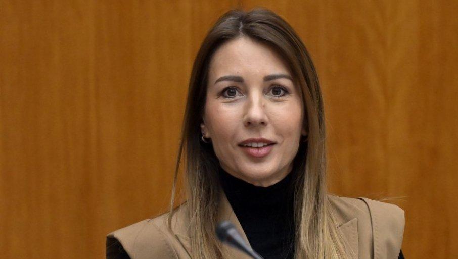 dedovic-raskrinkala-blokaderske-lazi-o-deliblatskoj-pescari:-pozar-ne-„oslobada-prostor“-za-vetroparkove,-to-je-prljava-politicka-kampanja dedovic-raskrinkala-blokaderske-lazi-o-deliblatskoj-pescari:-pozar-ne-„oslobada-prostor“-za-vetroparkove,-to-je-prljava-politicka-kampanja