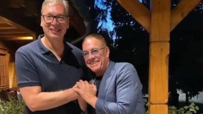“u-obaranju-ruke-sam-izgubio,-ali-vam-to-zadovoljstvo-u-videu-necu-priustiti”-vucic-ugostio-zan-klod-van-dama:-“uz-dobru-veceru-bilo-je-mnogo-tema”