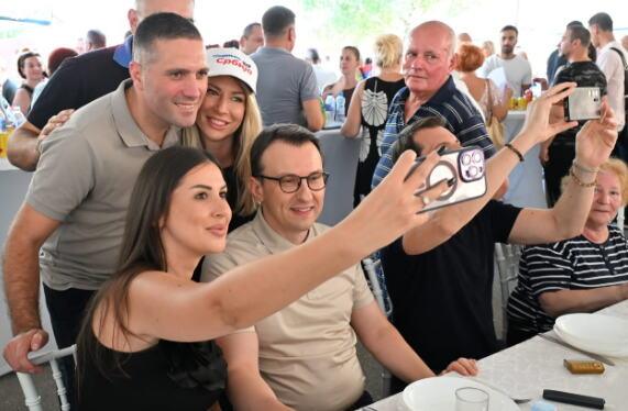 “nema-lepse-slike-od-nase-ujedinjene-srbije”-petkovic-u-novom-zavoju-kod-pirota:-“da-slavimo-ubedljivu-pobedu-za-dva-meseca” “nema-lepse-slike-od-nase-ujedinjene-srbije”-petkovic-u-novom-zavoju-kod-pirota:-“da-slavimo-ubedljivu-pobedu-za-dva-meseca”