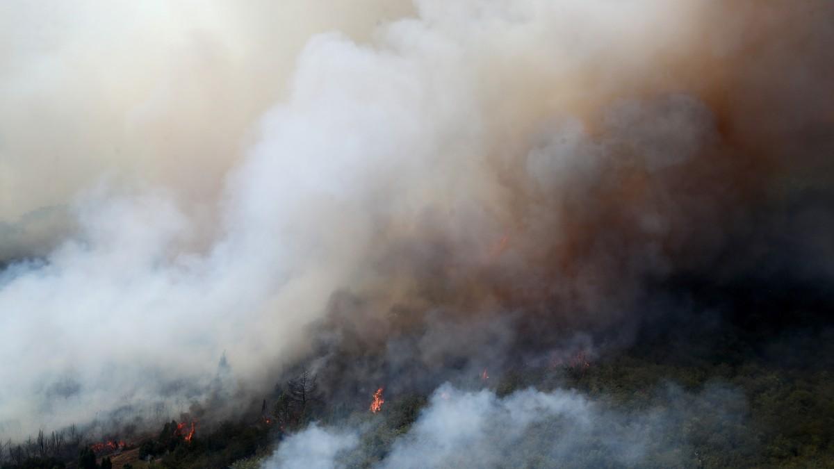 “najmanje-dva-vatrena-tornada-zabelezena-u-deliblatskoj-pescari”-isplivao-jezivi-snimak-kretanja-istorijske-buktinje-u-srbiji:-“od-vikenda-stizu-dugovecni-olujni-sistemi” “najmanje-dva-vatrena-tornada-zabelezena-u-deliblatskoj-pescari”-isplivao-jezivi-snimak-kretanja-istorijske-buktinje-u-srbiji:-“od-vikenda-stizu-dugovecni-olujni-sistemi”