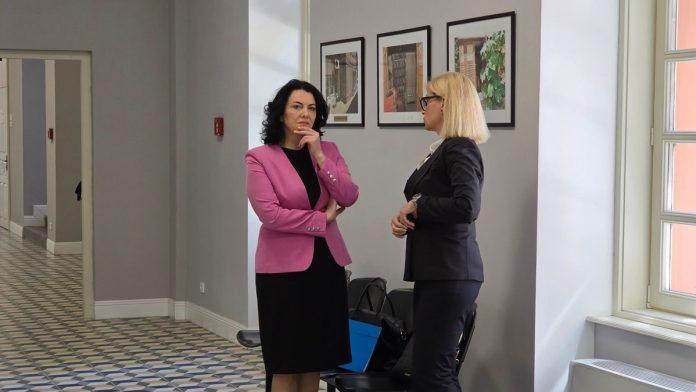 pocinje-sudenje-dragani-sotirovski-bivsa-gradonacelnica-nisa-optuzena-da-je-ostetila-budzet-za-197-miliona-dinara-i-svarovski-sat!