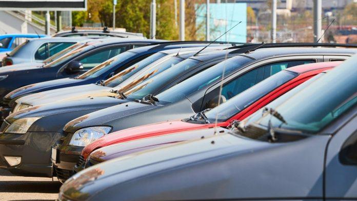 drzava-daje-do-15.000-evra-za-automobil:-evo-koje-porodice-mogu-da-dobiju-polovinu-novca-za-novo-ili-polovno-vozilo