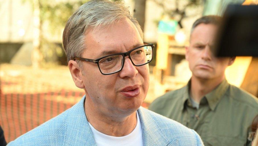 vucic-sa-narodom:-predsednik-u-poseti-porodici-bugaric-u-vranovini-(video) vucic-sa-narodom:-predsednik-u-poseti-porodici-bugaric-u-vranovini-(video)
