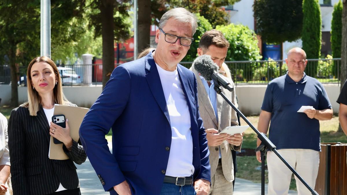 “oni-su-se-izvinjavali-za-sve-i-voleli-severinu-vise-od-svakog-srbina”-vucic-u-raskom-okrugu-komentarisao-navode-hrvatskih-medija:-dva-meseca-do-izbora,-zamislite-koja-ce-tek-nervoza-da-bude…(foto,-video) “oni-su-se-izvinjavali-za-sve-i-voleli-severinu-vise-od-svakog-srbina”-vucic-u-raskom-okrugu-komentarisao-navode-hrvatskih-medija:-dva-meseca-do-izbora,-zamislite-koja-ce-tek-nervoza-da-bude…(foto,-video)
