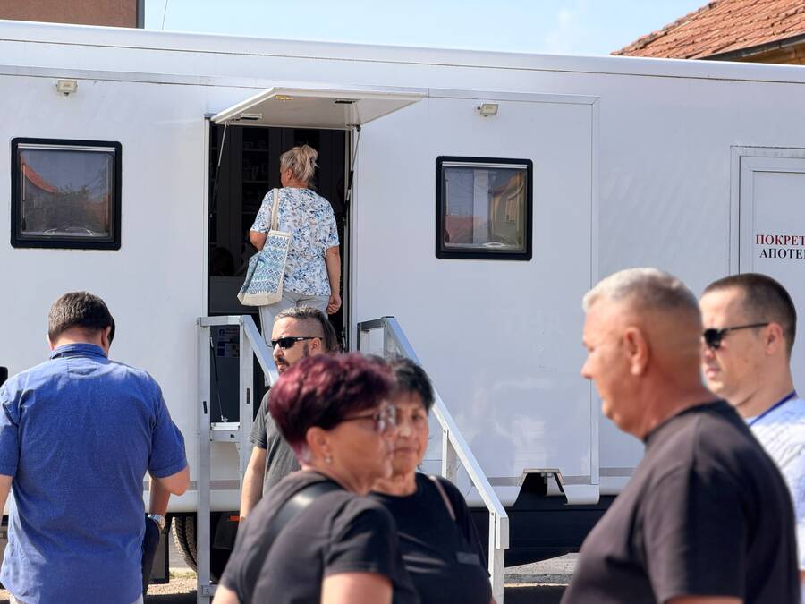 mestani-prezadovoljni-zbog-pokretne-apoteke!-lekovi-im-sada-stizu-na-kucni-prag,-direktor-otkrio-sve-detalje:-“ova-pomoc-im-previse-znaci” mestani-prezadovoljni-zbog-pokretne-apoteke!-lekovi-im-sada-stizu-na-kucni-prag,-direktor-otkrio-sve-detalje:-“ova-pomoc-im-previse-znaci”