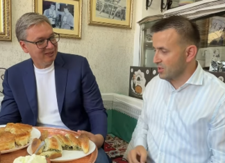 “KAŽU DA SE U NOVOM PAZARU NE OSTAJE GLADAN” Vučić posetio pekaru tokom obilaska Raške oblasti (VIDEO) “kazu-da-se-u-novom-pazaru-ne-ostaje-gladan”-vucic-posetio-pekaru-tokom-obilaska-raske-oblasti-(video)