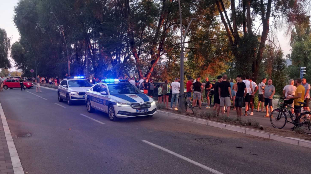 Аутомобил-ударио-у-мајку-са-двоје-деце-у-центру-Краљева,-тешко-повређена-деца-пребачена-за-Крагујевац