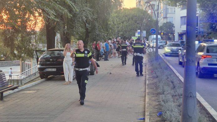 (foto)-automobil-pokosio-majku-sa-dvoje-dece-na-pesackoj-stazi!-uzas-u-kraljevu:-devojcica-(5)-u-komi,-kolica-od-siline-udara-odletela-na-livadu-pored-puta