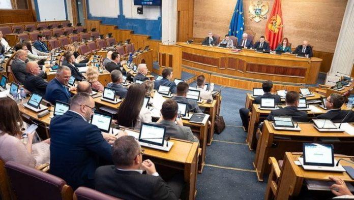 zbog-evrope-novi-ustav:-poslanici-skupstine-crne-gore-usvojili-izmene-najviseg-pravnog-akta-koje-se-odnose-na-rad-pravosuda