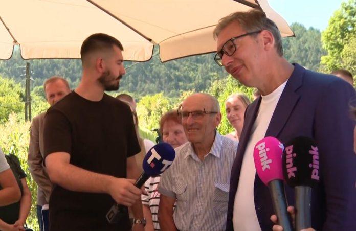 “neki-nisu-verovali,-ali-ja-kada-dam-rec,-to-bude-tako”-vucic-s-domacinima-u-selu-comage:-vi-kad-budete-videli-masine,-necete-moci-da-verujete-(video)