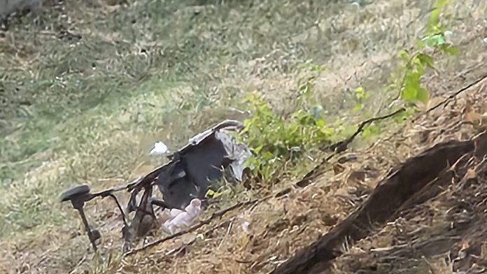 (foto)-decija-kolica-od-siline-udara-odbacena-na-livadu-i-zguzvana!-potresan-prizor-na-mestu-uzasne-nesrece-u-kraljevu:-devojcica-(5)-u-komi,-povredene-i-majka-i-beba