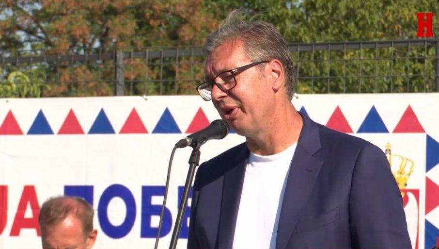 vucic-sa-narodom-predsednik-razgovarao-sa-stanovnicima-raskog-okruga:-nas-koji-volimo-srbiju-je-mnogo-vise-(video) vucic-sa-narodom-predsednik-razgovarao-sa-stanovnicima-raskog-okruga:-nas-koji-volimo-srbiju-je-mnogo-vise-(video)