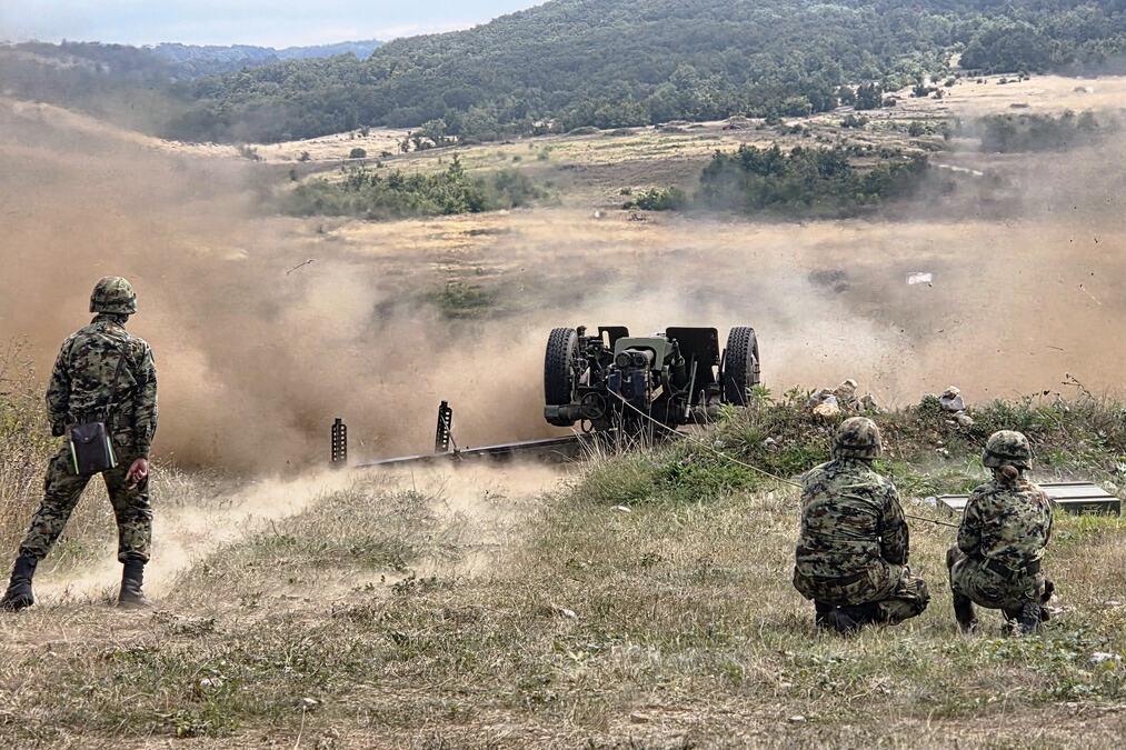 vojnici-i-buduci-podoficiri-na-pasuljanskim-livadama:-uvezbavali-borbene-radnje-i-gadanje-iz-haubica,-minobacaca-i-bacaca-granata-(foto) vojnici-i-buduci-podoficiri-na-pasuljanskim-livadama:-uvezbavali-borbene-radnje-i-gadanje-iz-haubica,-minobacaca-i-bacaca-granata-(foto)