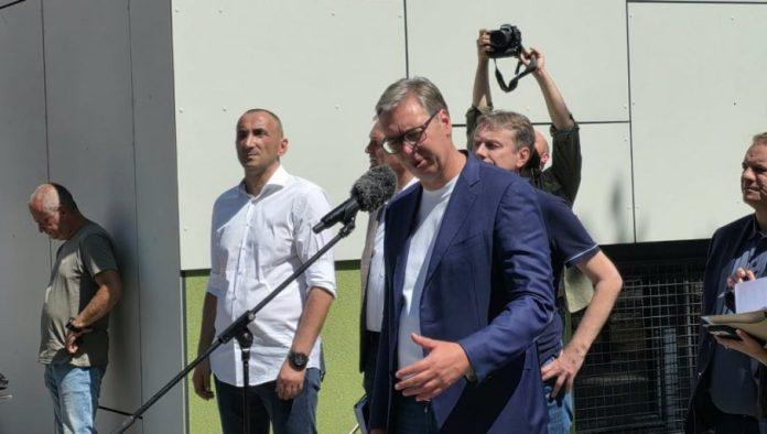 predsednik-obisao-radove-u-skoli-“raska”-vucic:-lift-radi,-a-ima-i-struje