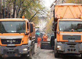 RADOVI U VIŠE ULICA U BEOGRADU Četiri linije javnog prevoza menjaju trasu: Evo nove trase i do kada traju izmene radovi-u-vise-ulica-u-beogradu-cetiri-linije-javnog-prevoza-menjaju-trasu:-evo-nove-trase-i-do-kada-traju-izmene