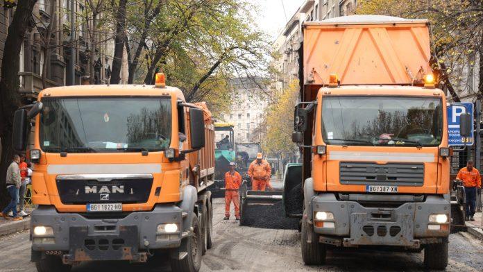 radovi-u-vise-ulica-u-beogradu-cetiri-linije-javnog-prevoza-menjaju-trasu:-evo-nove-trase-i-do-kada-traju-izmene