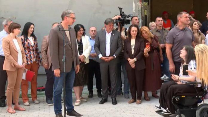 devojka-u-kolicima-pitala-za-pomoc,-predsednik-odmah-reagovao:-sto-se-tice-operacije-i-lecenja,-resicemo-sve