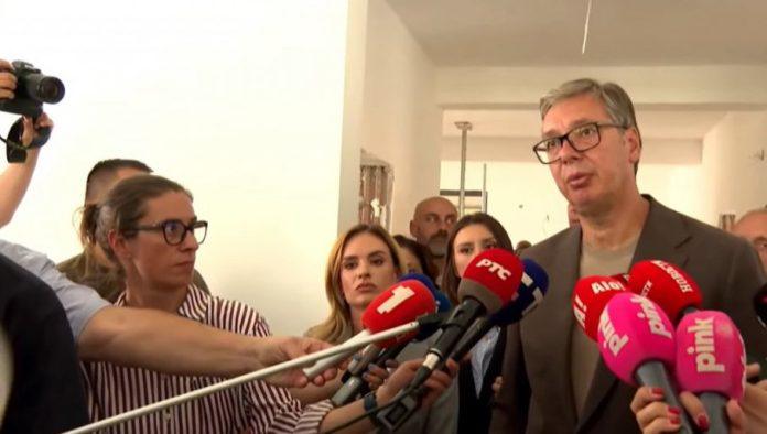 vucic-u-poseti-rasinskom-okrugu:-obilazi-radove-na-izgradnji-doma-boraca-grada-krusevca-(foto/video)