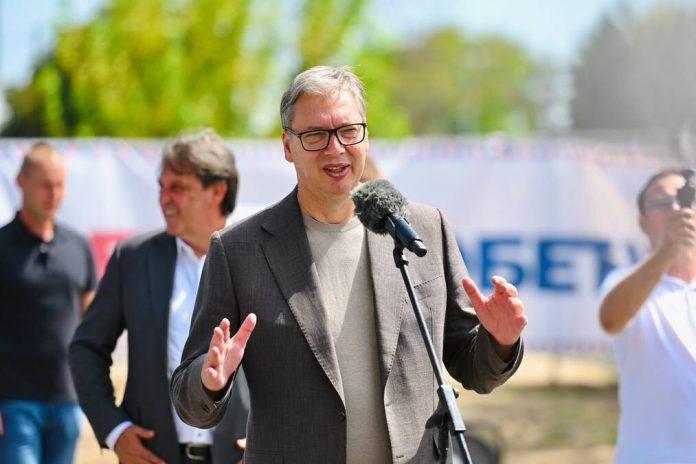 “najpametnije-je-kad-prate-mene-–-mogu-nesto-da-nauce,-da-vide-kako-se-vodi-politika”-vucic-o-hrvatskim-medijima:-samo-neka-nastave-tako-da-rade