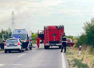 (FOTO) IMA MRTVIH U NESREĆI KOD VRŠCA! Dramatični prizori na licu mesta: Auto potpuno smrskan, jedna osoba teško povređena (foto)-ima-mrtvih-u-nesreci-kod-vrsca!-dramaticni-prizori-na-licu-mesta:-auto-potpuno-smrskan,-jedna-osoba-tesko-povredena
