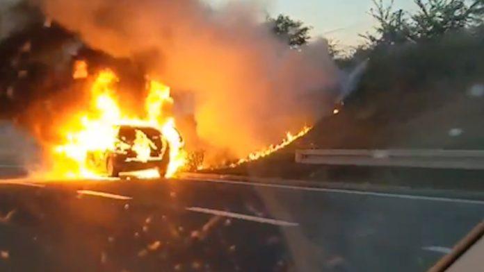 izgoreo-automobil-vlasnika-televizije-buktinja-progutala-celo-vozilo:-u-trenutku-pozara-sa-dordem-bila-i-supruga
