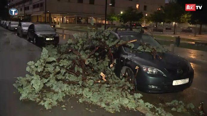 (video)-vetar-cupao-drvece,-voda-poplavila-kuce,-letele-sahte-jako-nevreme-pogodilo-srpski-komsiluk:-gradani-bez-struje,-automobili-plivali