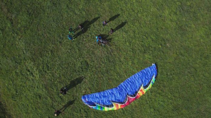 srusio-se-paraglajder-sa-turistom-drama-iznad-budve:-ima-tesko-povredenih