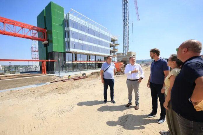 prva-zgrada-inovacionog-distrikta-u-kragujevcu-pri-kraju:-kompleks-ce-okupiti-velike-it-kompanije-i-postati-centar-inovacija