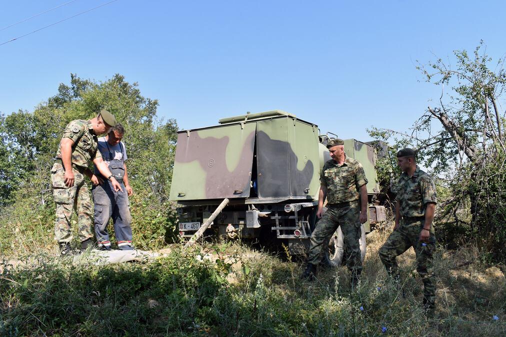 vojska-srbije-pritekla-u-pomoc-narodu:-susa-i-pozari-muce-srbiju,-vojnici-dele-vodu-i-gase-vatru vojska-srbije-pritekla-u-pomoc-narodu:-susa-i-pozari-muce-srbiju,-vojnici-dele-vodu-i-gase-vatru