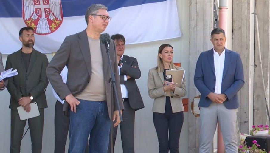 emotivna-scena-u-grasevcima:-mestanin-zamolio-predsednika-da-pomogne-deci,-vucic-odmah-resio emotivna-scena-u-grasevcima:-mestanin-zamolio-predsednika-da-pomogne-deci,-vucic-odmah-resio