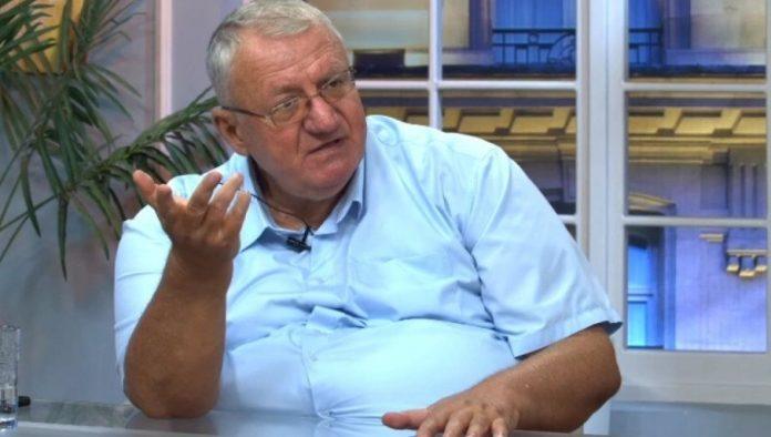 seselj-potpisao,-pa-se-pokajao:-to-je-moja-jedina-kompromitacija-u-zivotu-(video)