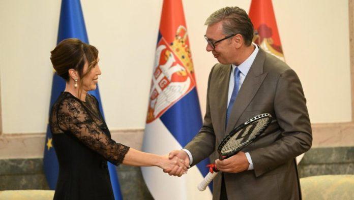 jelena-jankovic-ce-biti-promoter-ekspa-2027:-predsednik-srbije-srdacno-docekao-slavnu-teniserku,-a-blokaderi-se-jos-jednom-obrukali