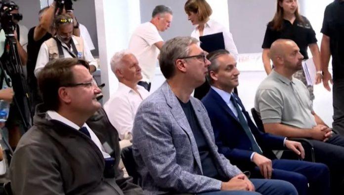 vucic-obilazi-centar-za-razminiranje-republike-srbije:-prisustvuje-prezentaciji-rada-deminera