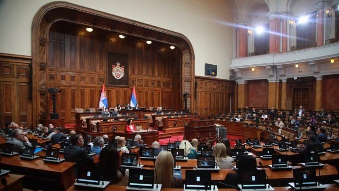 cetvrti-dan-rasprave-u-skupstini-srbije-pred-poslanicima-amandmani-na-rebalans-budzeta,-ministri-odgovaraju-na-pitanja