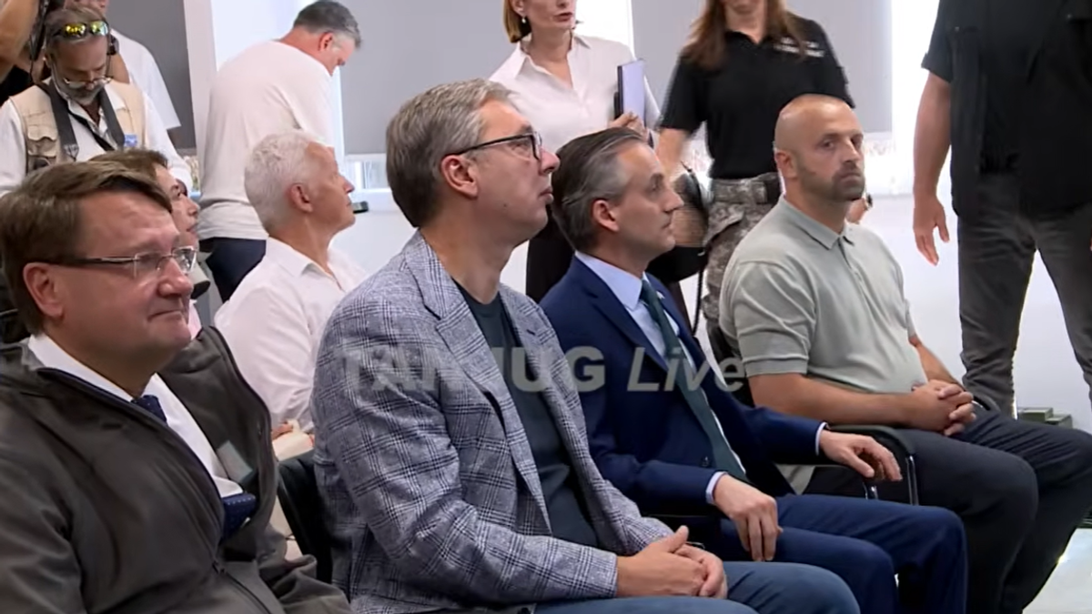 vucic-u-poseti-centru-za-razminiranje-republike-srbije-(video) vucic-u-poseti-centru-za-razminiranje-republike-srbije-(video)