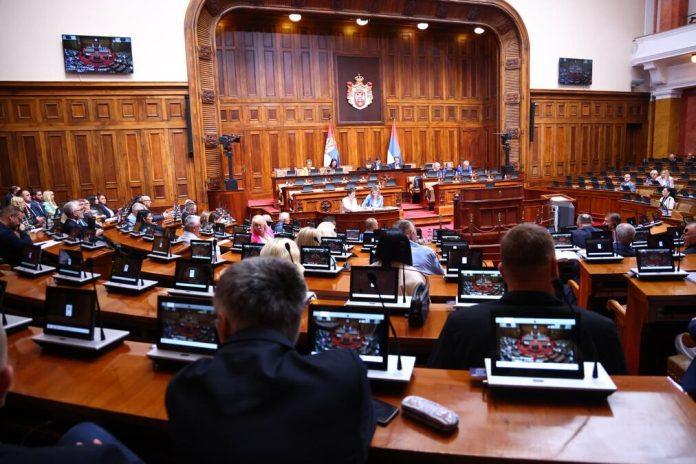 uzivo-skupstina-srbije!-nastavlja-se-rasprava-o-rebalansu-budzeta,-na-dnevnom-redu-brojne-teme,-ministri-danas-odgovaraju-poslanicima