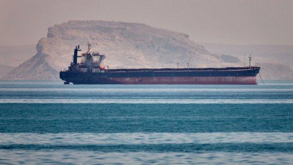 novi-udar-u-ormuskom-moreuzu:-tanker-pogoden-nepoznatim-projektilom,-izbio-pozar novi-udar-u-ormuskom-moreuzu:-tanker-pogoden-nepoznatim-projektilom,-izbio-pozar