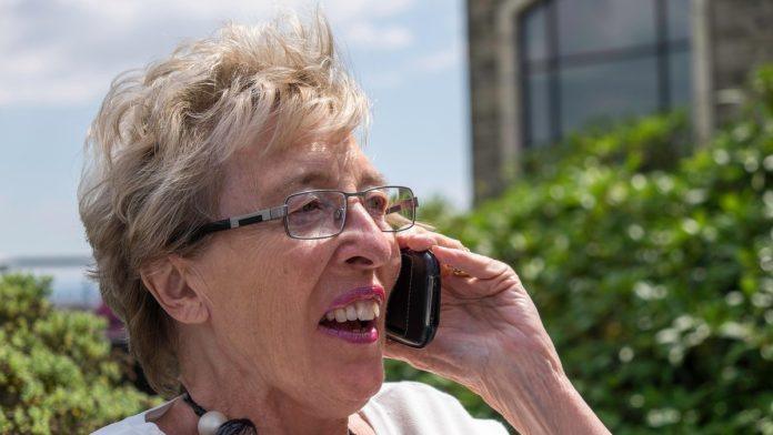 ovi-telefoni-ce-od-2028.-godine-postati-neupotrebljivi:-najvise-ih-koriste-penzioneri