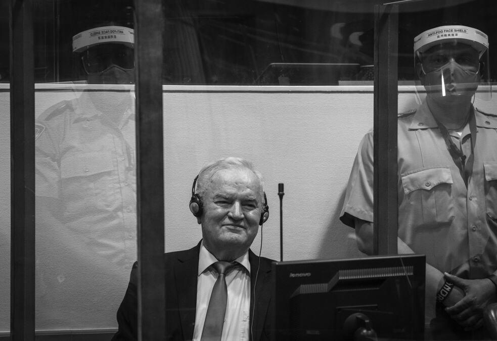 “ili-je-tuziteljka-pojela-zmiju-ili-nato-optuznicu”:-mladic-se-nije-libio-da-kaze-u-hagu-sta-misli “ili-je-tuziteljka-pojela-zmiju-ili-nato-optuznicu”:-mladic-se-nije-libio-da-kaze-u-hagu-sta-misli