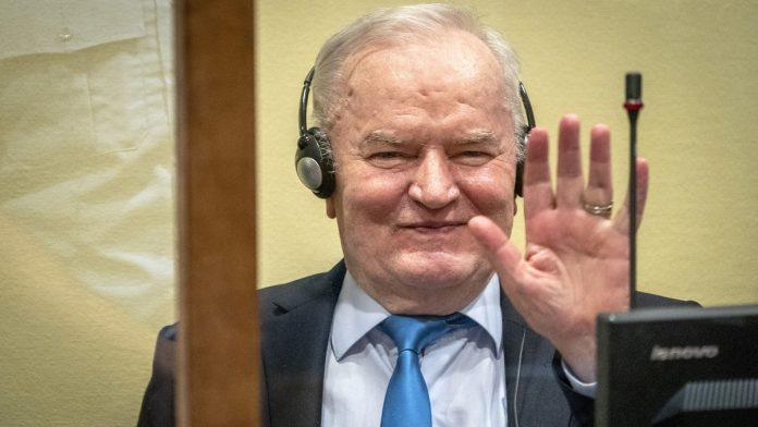 “umro-je-u-pritvorskoj-jedinici,-odveden-je-u-hag-u-teskom-stanju”-advokat-o-ratku-mladicu:-“za-jedne-heroj,-za-druge-zlocinac”
