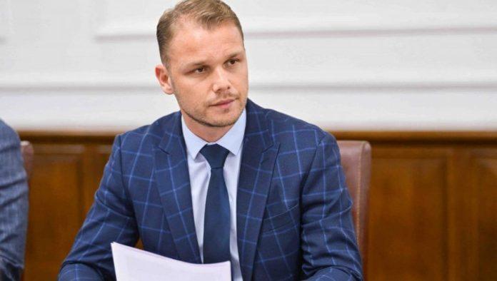 “narod-ne-zaboravlja-one-za-koje-veruje-da-su-se-borili-za-njega”-snazna-poruka-stanivukovica-o-mladicu
