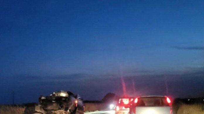 (foto)-automobil-se-potpuno-prepolovio?!-teska-nesreca-kod-zitista:-uzasan-prizor-na-putu