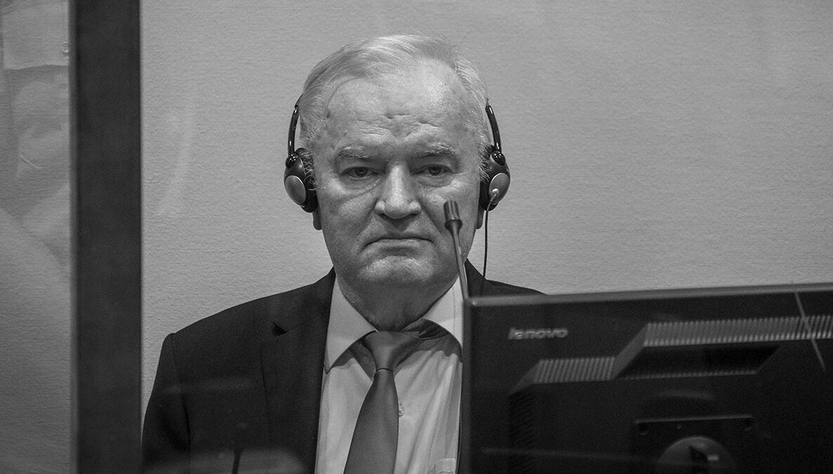 “njegovo-ime-i-uspomene-zivece-zauvek-u-nasim-srcima”-narod-se-oprasta-od-generala-mladica,-citave-strane-citulja-ispunjene-poslednjim-pozdravima “njegovo-ime-i-uspomene-zivece-zauvek-u-nasim-srcima”-narod-se-oprasta-od-generala-mladica,-citave-strane-citulja-ispunjene-poslednjim-pozdravima