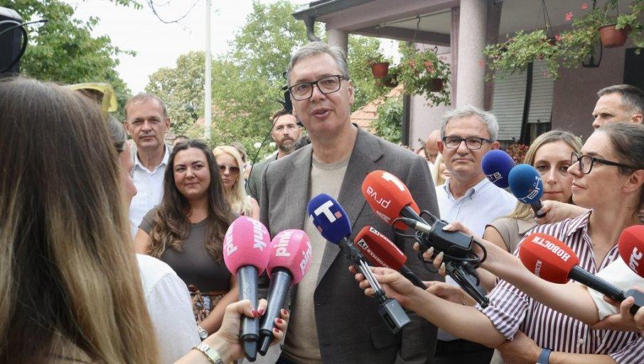 predsednik-sa-narodom:-vucic-u-macvanskom-okrugu,-obilazi-sajam-sljiva-–-osecina-2026-(video) predsednik-sa-narodom:-vucic-u-macvanskom-okrugu,-obilazi-sajam-sljiva-–-osecina-2026-(video)