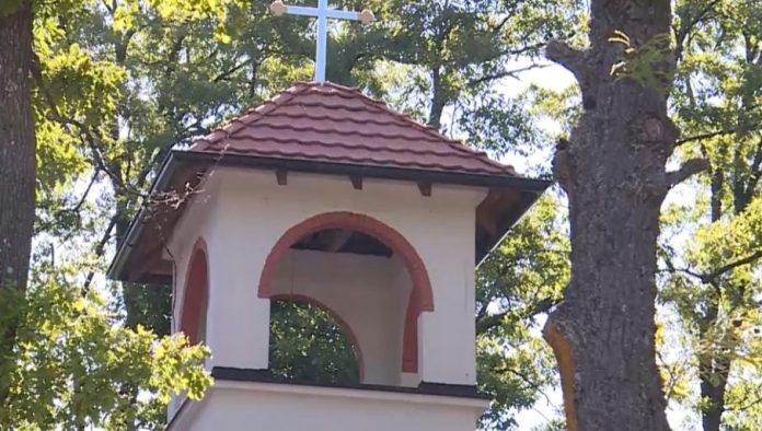 obijena-crkva-kod-kosovske-kamenice:-ukradeno-vise-od-1.100-evra,-oglasila-se-i-kancelarija-za-kim