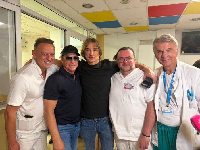legendarni-holivudski-glumac-van-dam-i-zeljko-mitrovic-obradovali-decu-u-ukc-nis!-lazarevic:-hvala-u-ime-sve-dece-koja-se-lece!