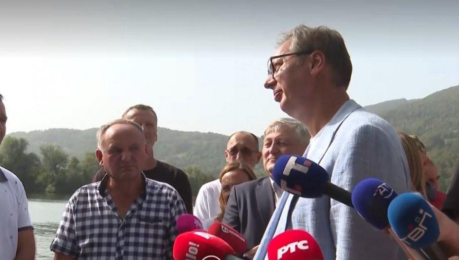 predsednik-sa-narodom-u-osecini-i-macvanskom-okrugu:-predsednik-obilazi-radove-na-rekonstrukciji-os-braca-ribar-(video) predsednik-sa-narodom-u-osecini-i-macvanskom-okrugu:-predsednik-obilazi-radove-na-rekonstrukciji-os-braca-ribar-(video)
