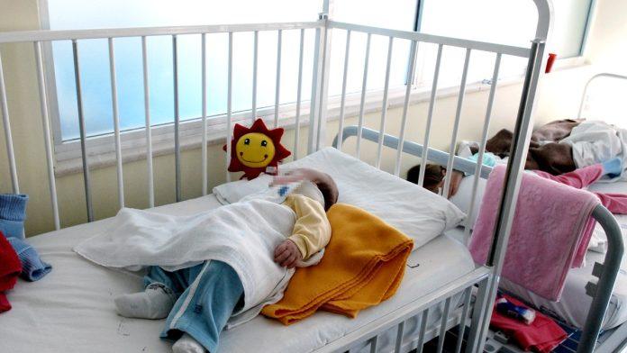 pocinje-kao-prehlada,-a-od-nje-covek-moze-da-zavrsi-kao-biljka!-cuveni-pedijatar-i-epidemiolog-izneli-dramaticne-reci:-povratak-u-skolu-povecava-rizik-od-sirenja-najzaraznijeg-virusa
